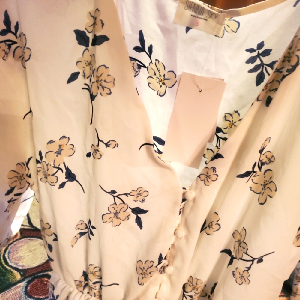 Sienna Sky flower button flowey blouse NWT